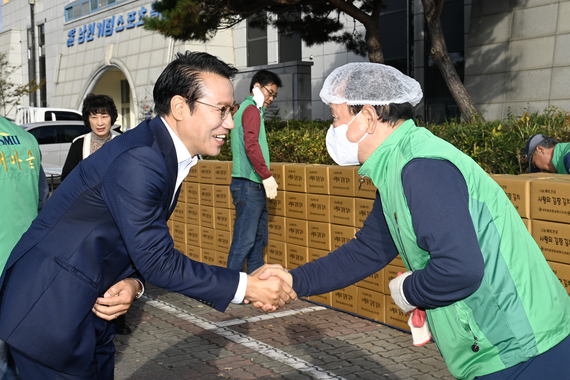 사랑의 김장 김치 나누기 행사 썸네일 이미지