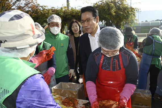 사랑의 김장 김치 나누기 행사 썸네일 이미지