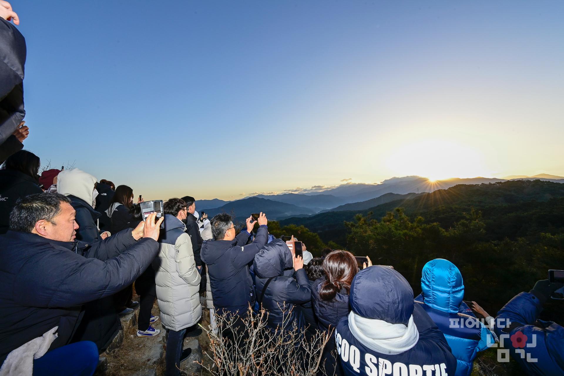 2025년 새해 해돋이 워터마크용 사진